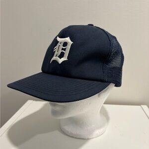 Vintage Detroit Tigers Mesh Trucker Hat  MLB 1980s